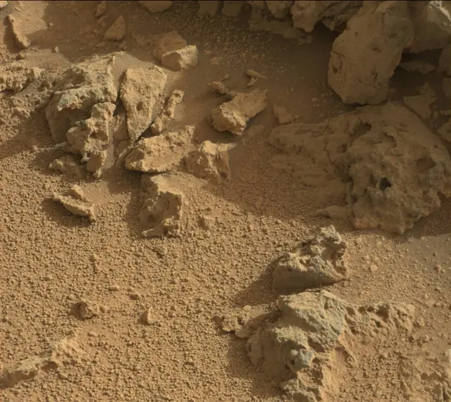 Sol 303: Mast Camera (Mastcam)