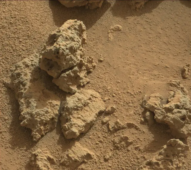 Sol 303: Mast Camera (Mastcam)