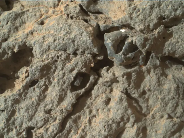 Sol 303: Mars Hand Lens Imager (MAHLI)