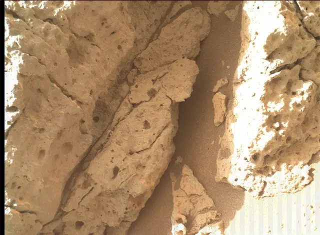 Sol 303: Mars Hand Lens Imager (MAHLI)