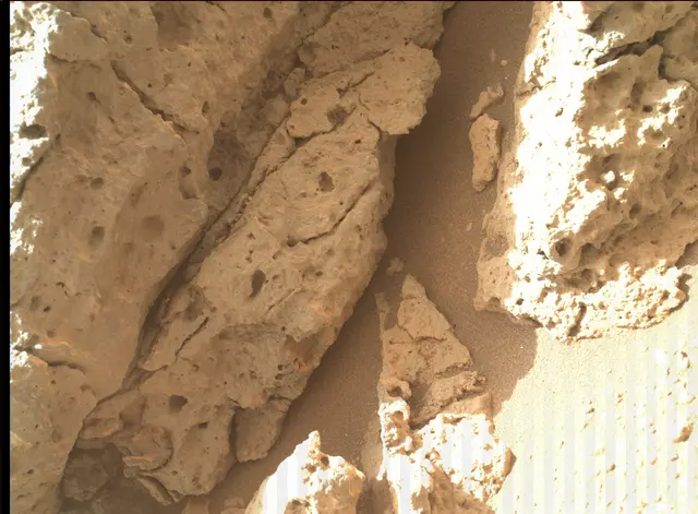 Sol 303: Mars Hand Lens Imager (MAHLI)