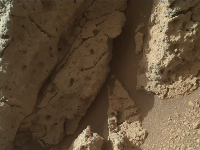 Sol 303: Mars Hand Lens Imager (MAHLI)