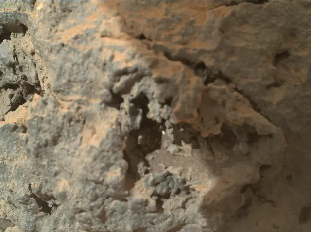 Sol 303: Mars Hand Lens Imager (MAHLI)