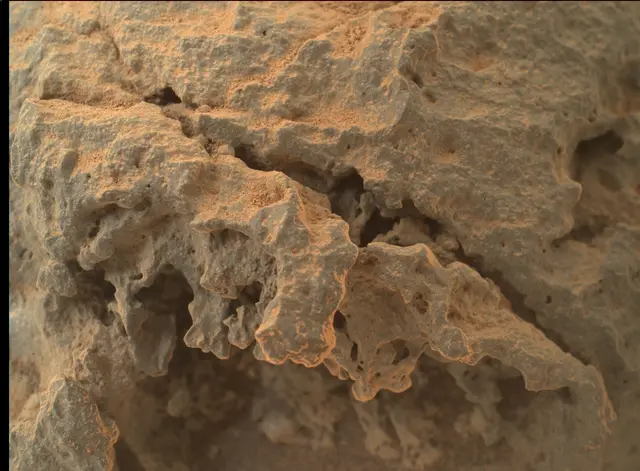 Sol 304: Mars Hand Lens Imager (MAHLI)