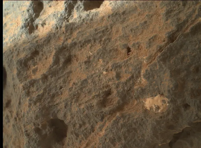 Sol 304: Mars Hand Lens Imager (MAHLI)