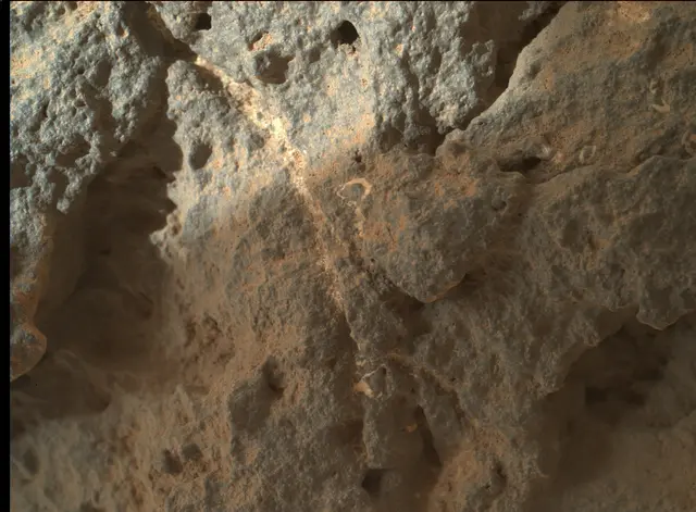 Sol 304: Mars Hand Lens Imager (MAHLI)