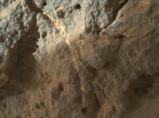 Sol 304: Mars Hand Lens Imager (MAHLI)
