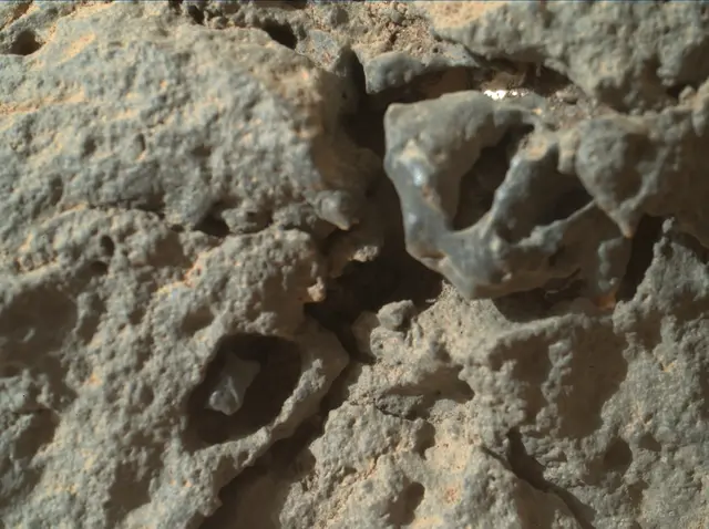 Sol 304: Mars Hand Lens Imager (MAHLI)