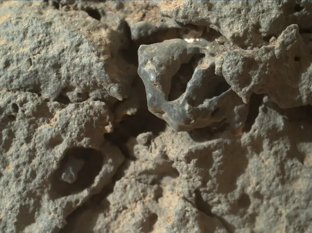 Sol 304: Mars Hand Lens Imager (MAHLI)