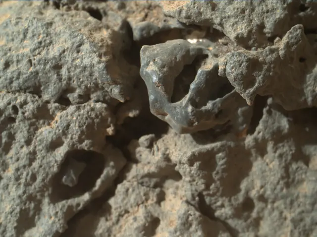 Sol 304: Mars Hand Lens Imager (MAHLI)