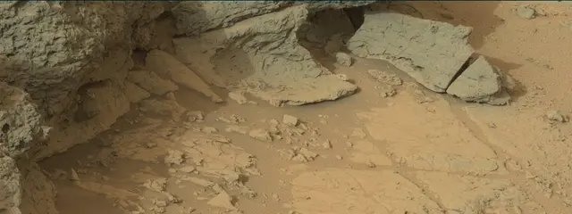 Sol 305: Mast Camera (Mastcam)