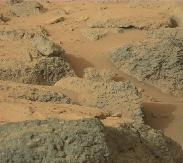 Sol 305: Mast Camera (Mastcam)