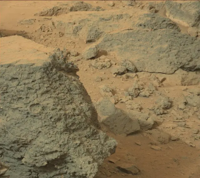 Sol 305: Mast Camera (Mastcam)