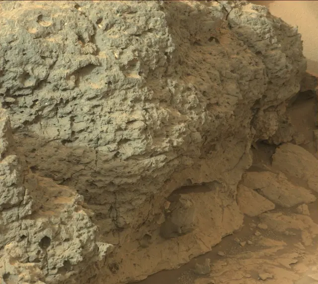 Sol 305: Mast Camera (Mastcam)