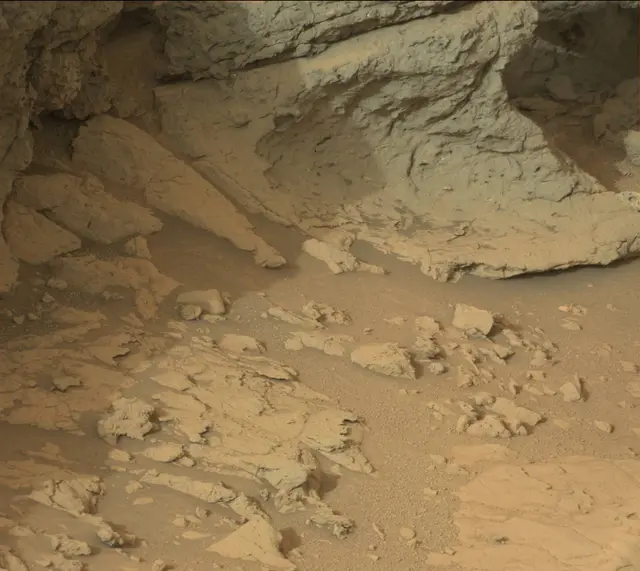 Sol 305: Mast Camera (Mastcam)