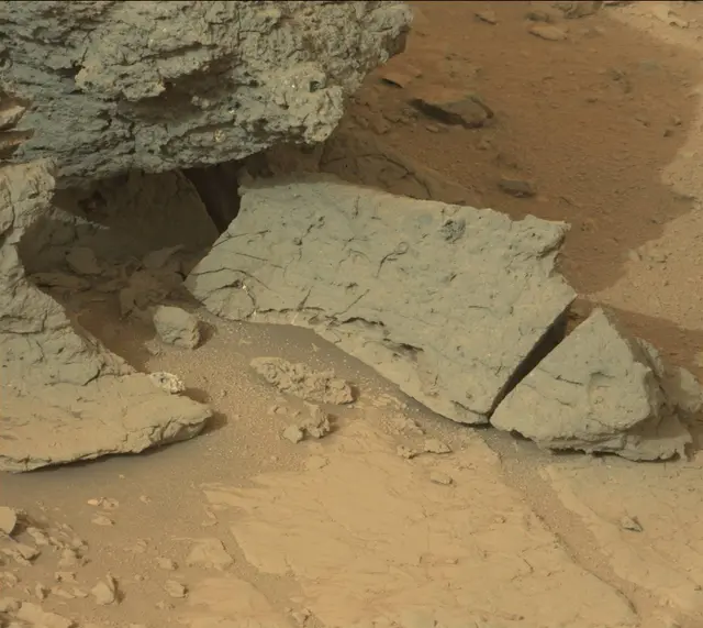 Sol 305: Mast Camera (Mastcam)