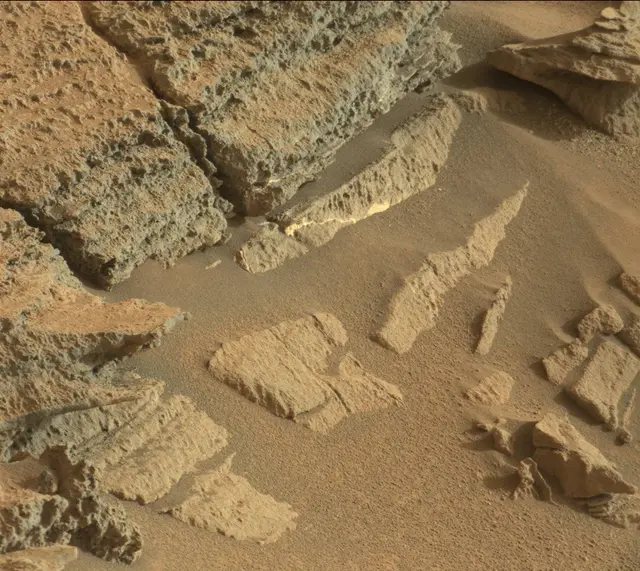 Sol 318: Mast Camera (Mastcam)