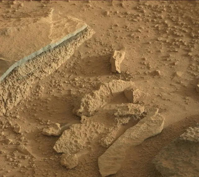 Sol 318: Mast Camera (Mastcam)
