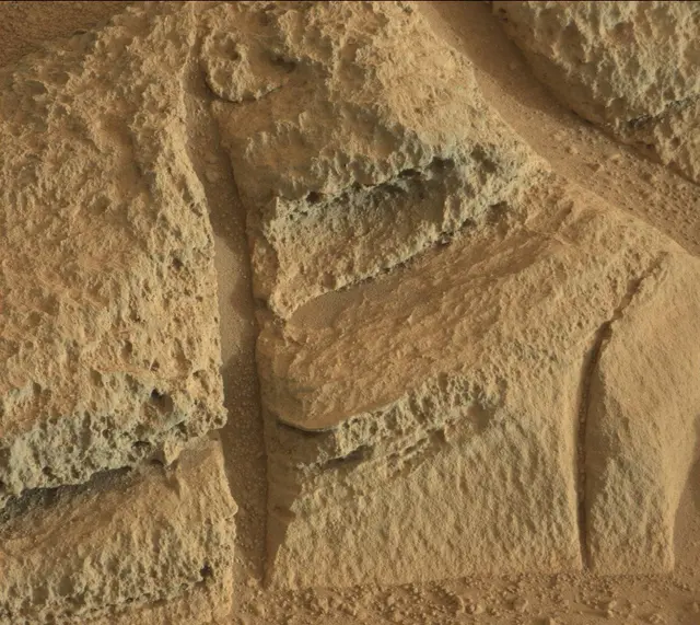 Sol 318: Mast Camera (Mastcam)
