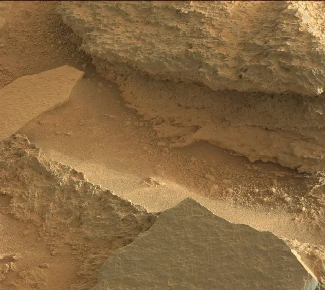 Sol 318: Mast Camera (Mastcam)