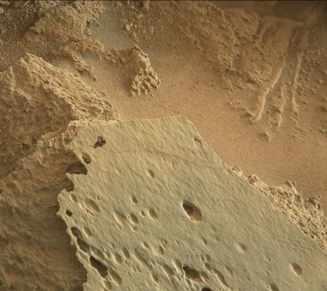 Sol 318: Mast Camera (Mastcam)