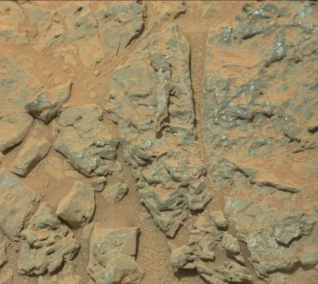Sol 324: Mast Camera (Mastcam)
