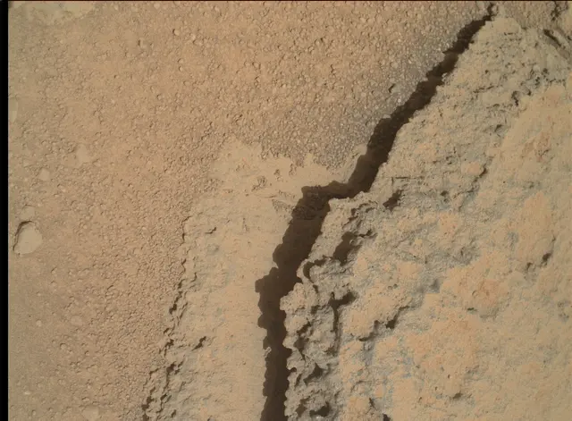Sol 324: Mars Hand Lens Imager (MAHLI)