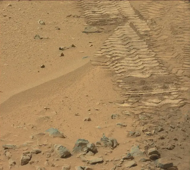 Sol 325: Mast Camera (Mastcam)
