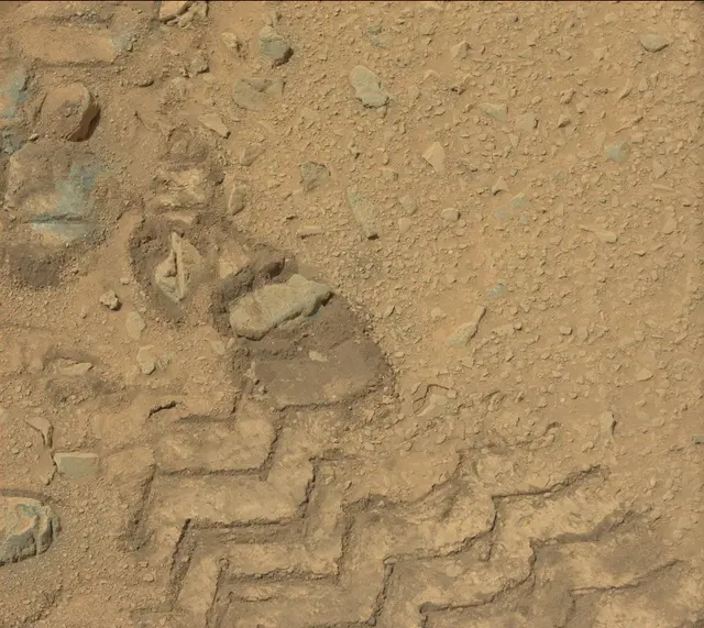 Sol 325: Mast Camera (Mastcam)