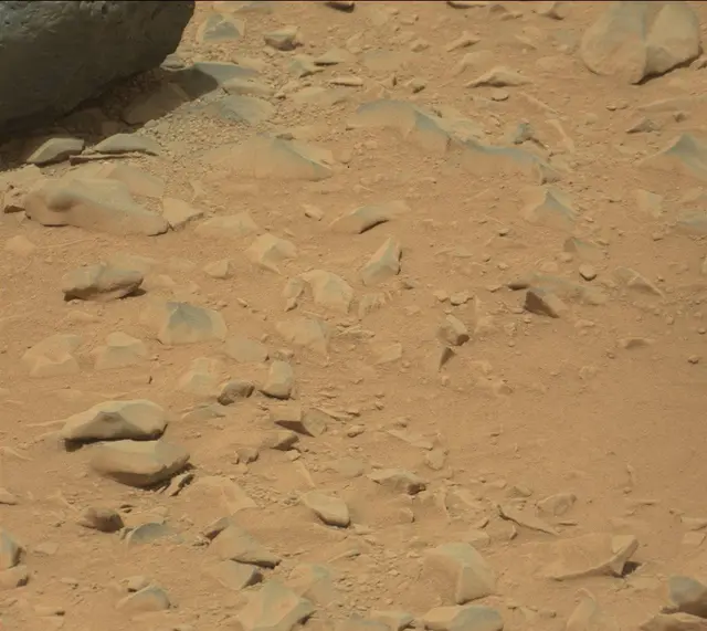Sol 329: Mast Camera (Mastcam)