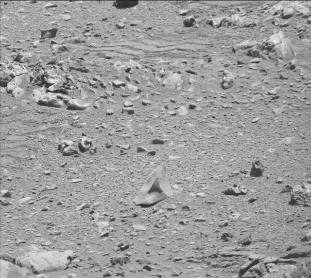 Sol 331: Mast Camera (Mastcam)