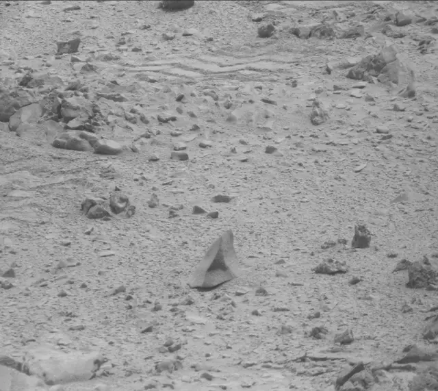 Sol 331: Mast Camera (Mastcam)
