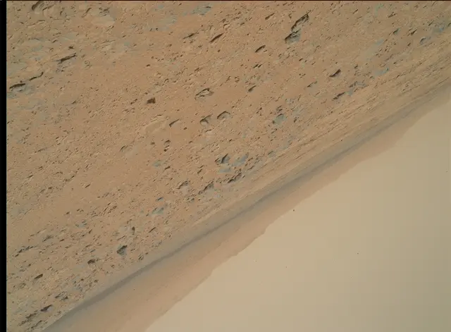 Sol 333: Mars Hand Lens Imager (MAHLI)