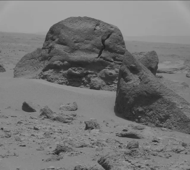 Sol 349: Mast Camera (Mastcam)