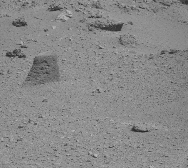 Sol 365: Mast Camera (Mastcam)