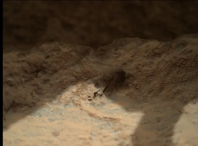 Sol 400: Mars Hand Lens Imager (MAHLI)