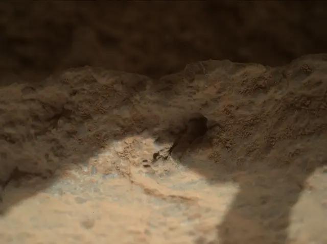 Sol 400: Mars Hand Lens Imager (MAHLI)