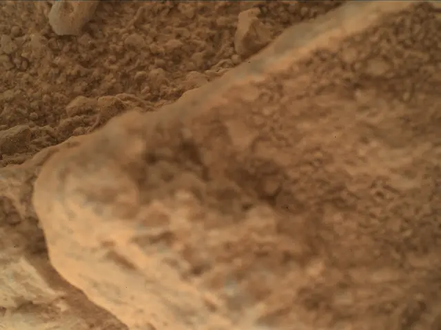 Sol 400: Mars Hand Lens Imager (MAHLI)