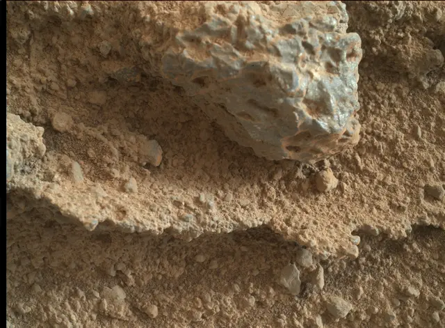 Sol 400: Mars Hand Lens Imager (MAHLI)