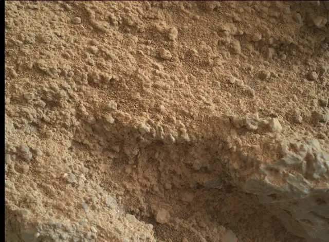 Sol 400: Mars Hand Lens Imager (MAHLI)