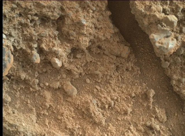 Sol 400: Mars Hand Lens Imager (MAHLI)