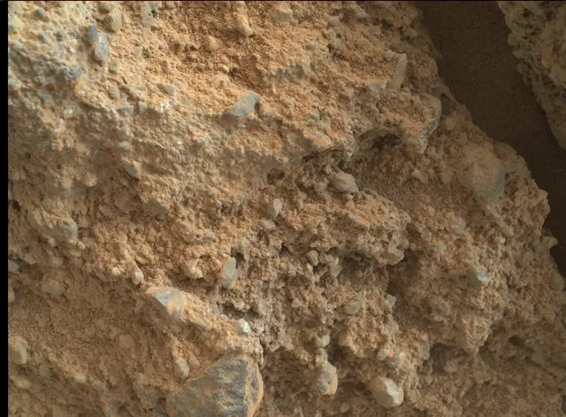 Sol 400: Mars Hand Lens Imager (MAHLI)