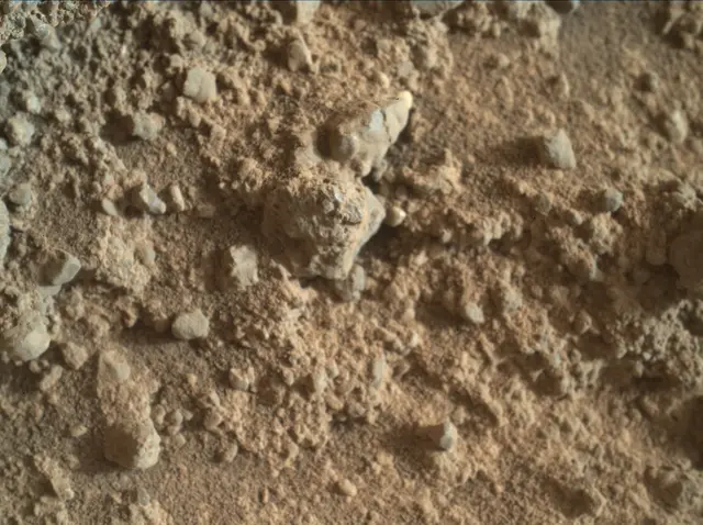 Sol 400: Mars Hand Lens Imager (MAHLI)