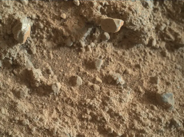 Sol 400: Mars Hand Lens Imager (MAHLI)