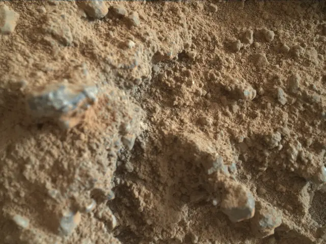 Sol 400: Mars Hand Lens Imager (MAHLI)