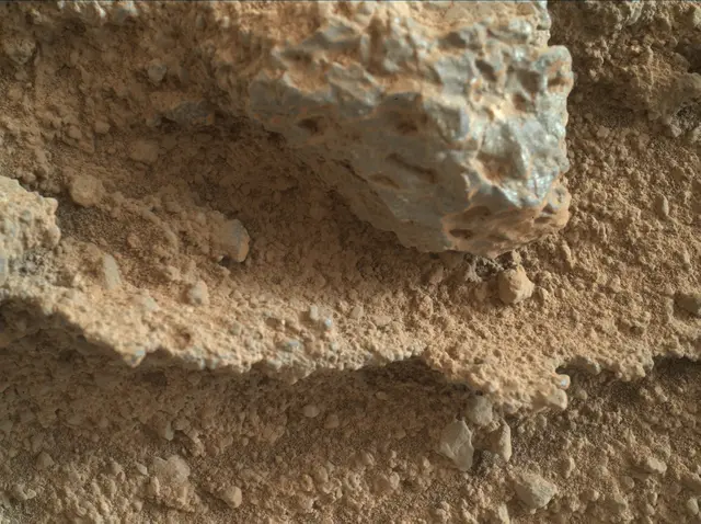 Sol 400: Mars Hand Lens Imager (MAHLI)