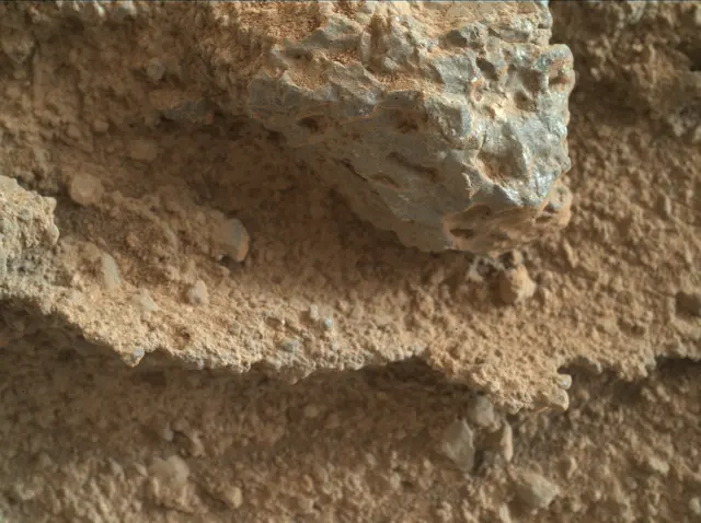 Sol 400: Mars Hand Lens Imager (MAHLI)