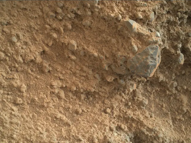 Sol 400: Mars Hand Lens Imager (MAHLI)