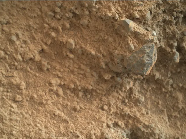Sol 400: Mars Hand Lens Imager (MAHLI)