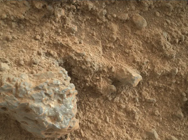 Sol 400: Mars Hand Lens Imager (MAHLI)